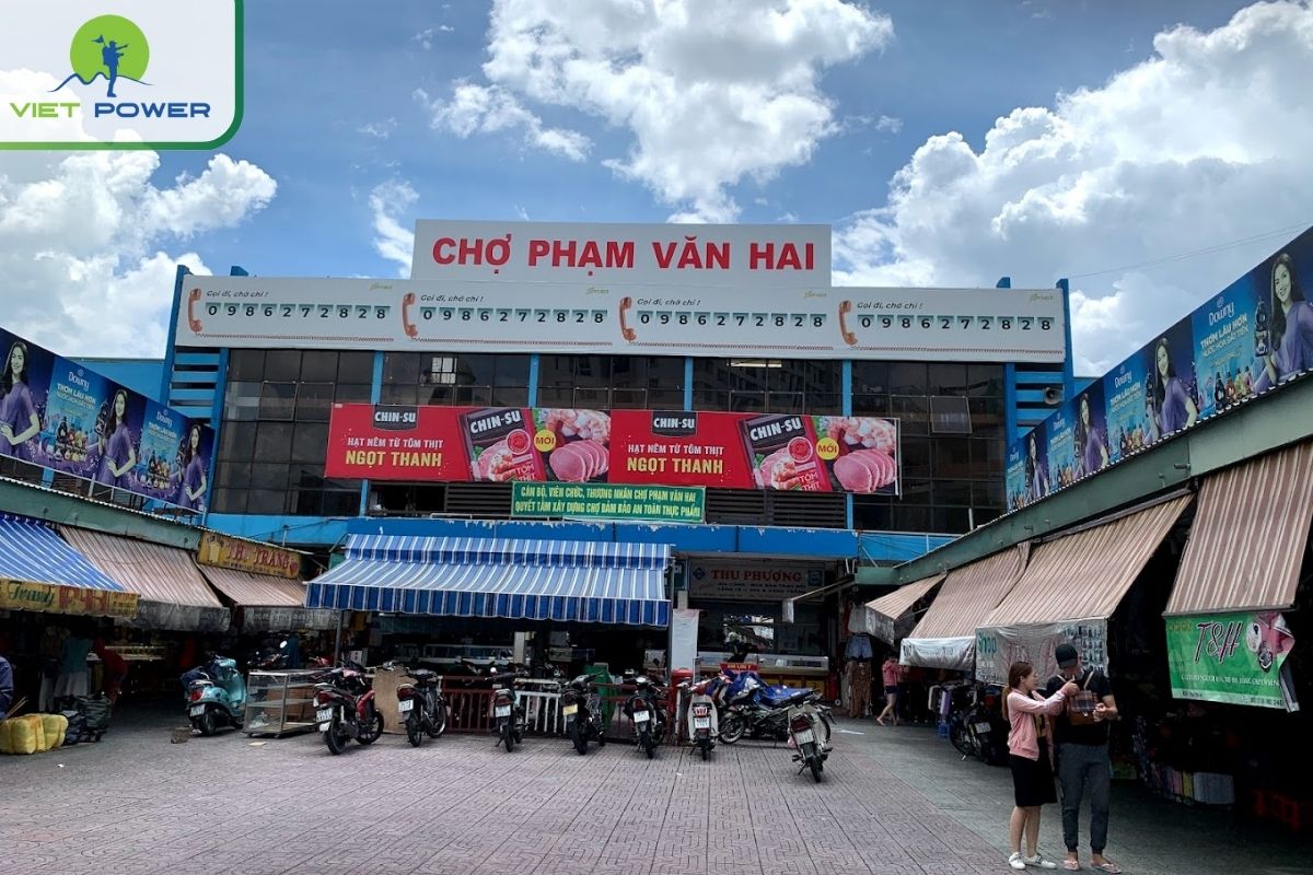 Pham Van Hai Market