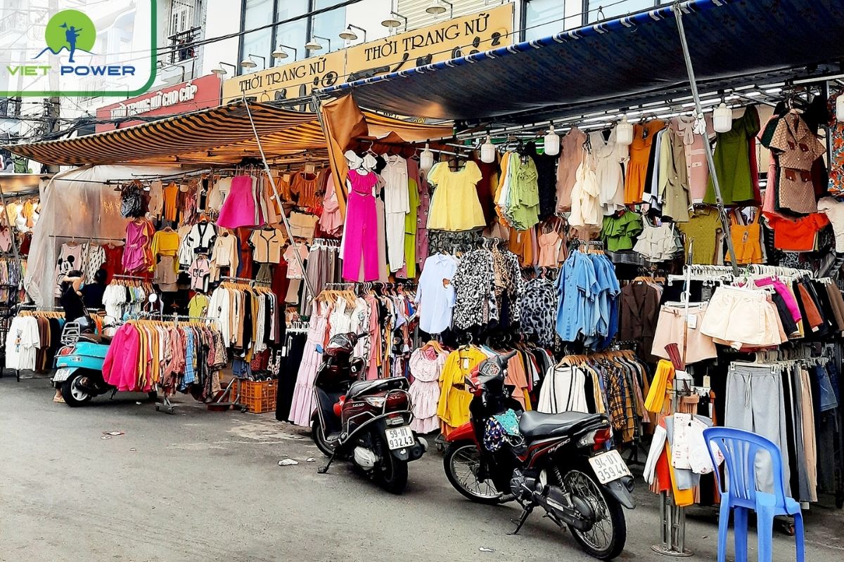 Casual Wear (T-Shirts, Jeans, Dresses) at Hanh Thong Tay Maket