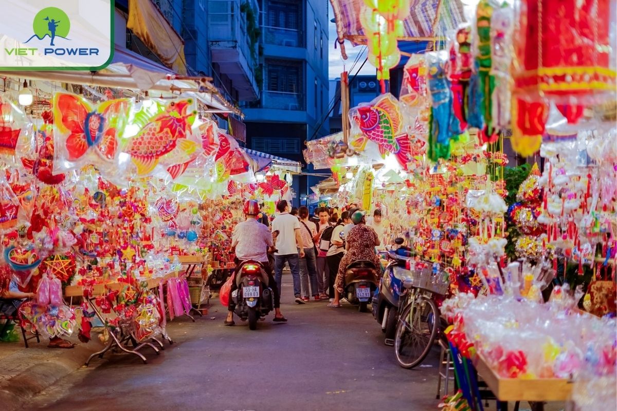 Lantern Street – Luong Nhu Hoc