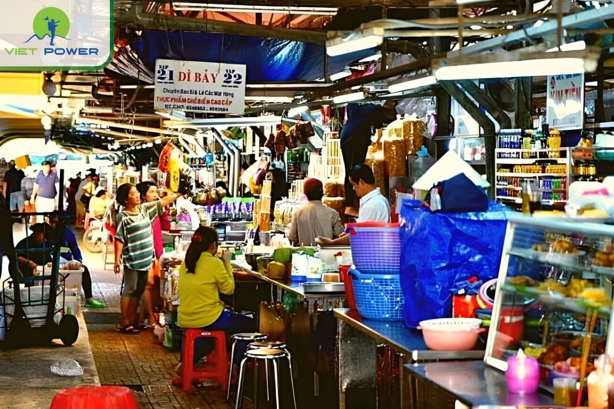 Binh Tay Market Food Court