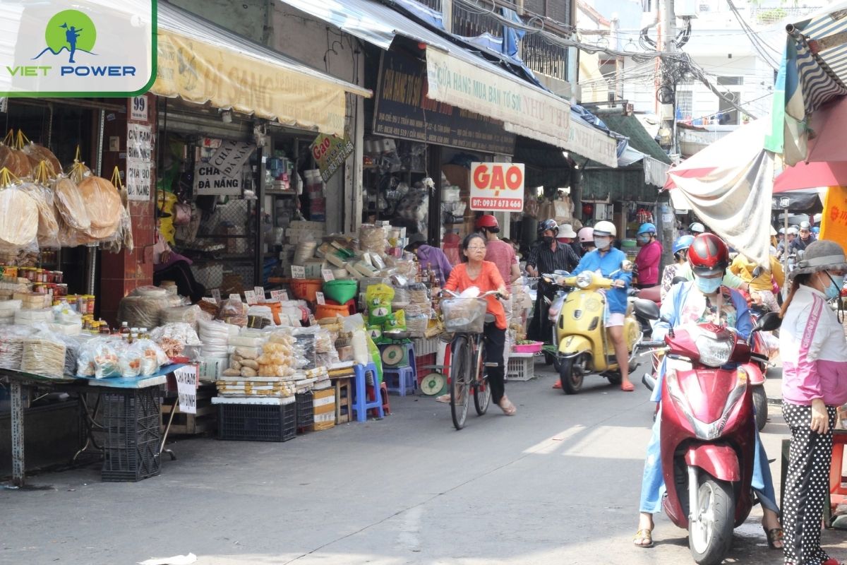Ba Hoa market, the culinary paradise of central Vietnam