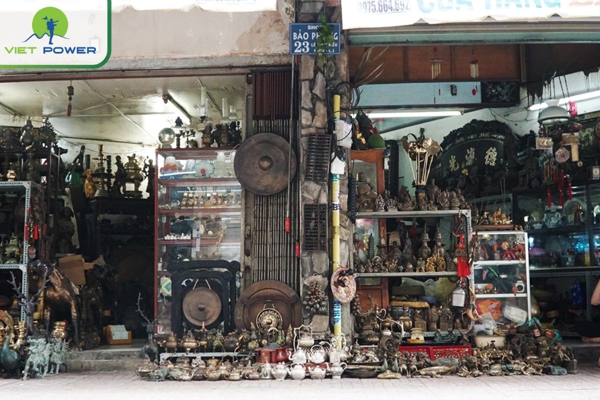 Antique Authentication Services: Le Cong Kieu Street