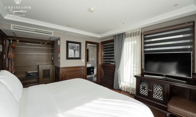 Ambassador Balcony Suite