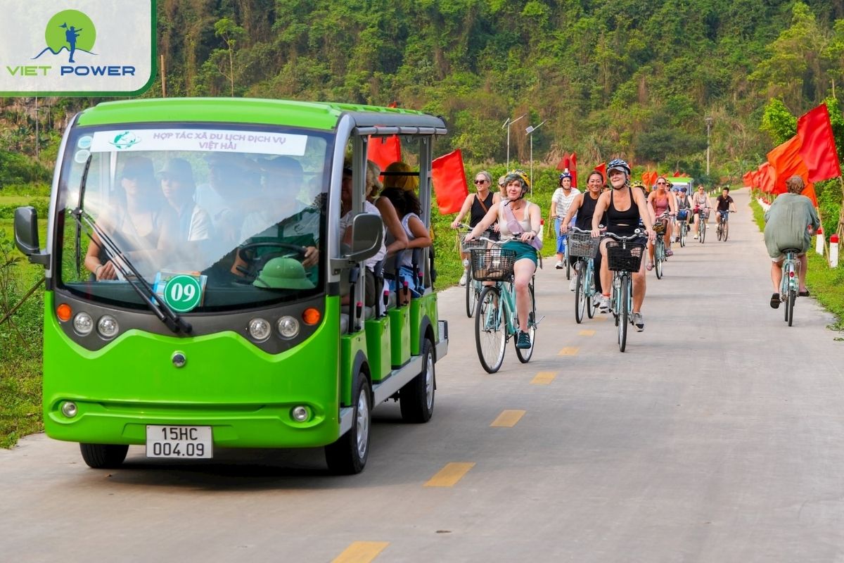 Explore Viet Hai village by bicycle
