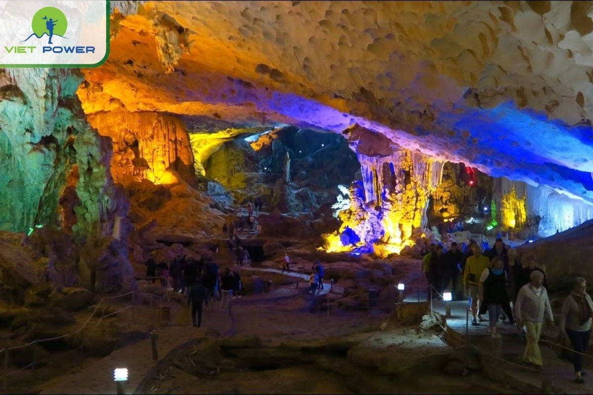 Sung Sot Cave (Surprise Cave).