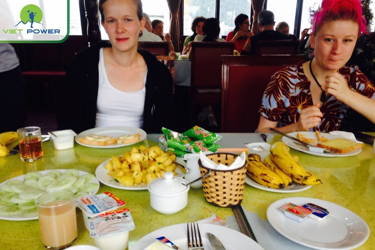 Breakfast: Light and refreshing with tea