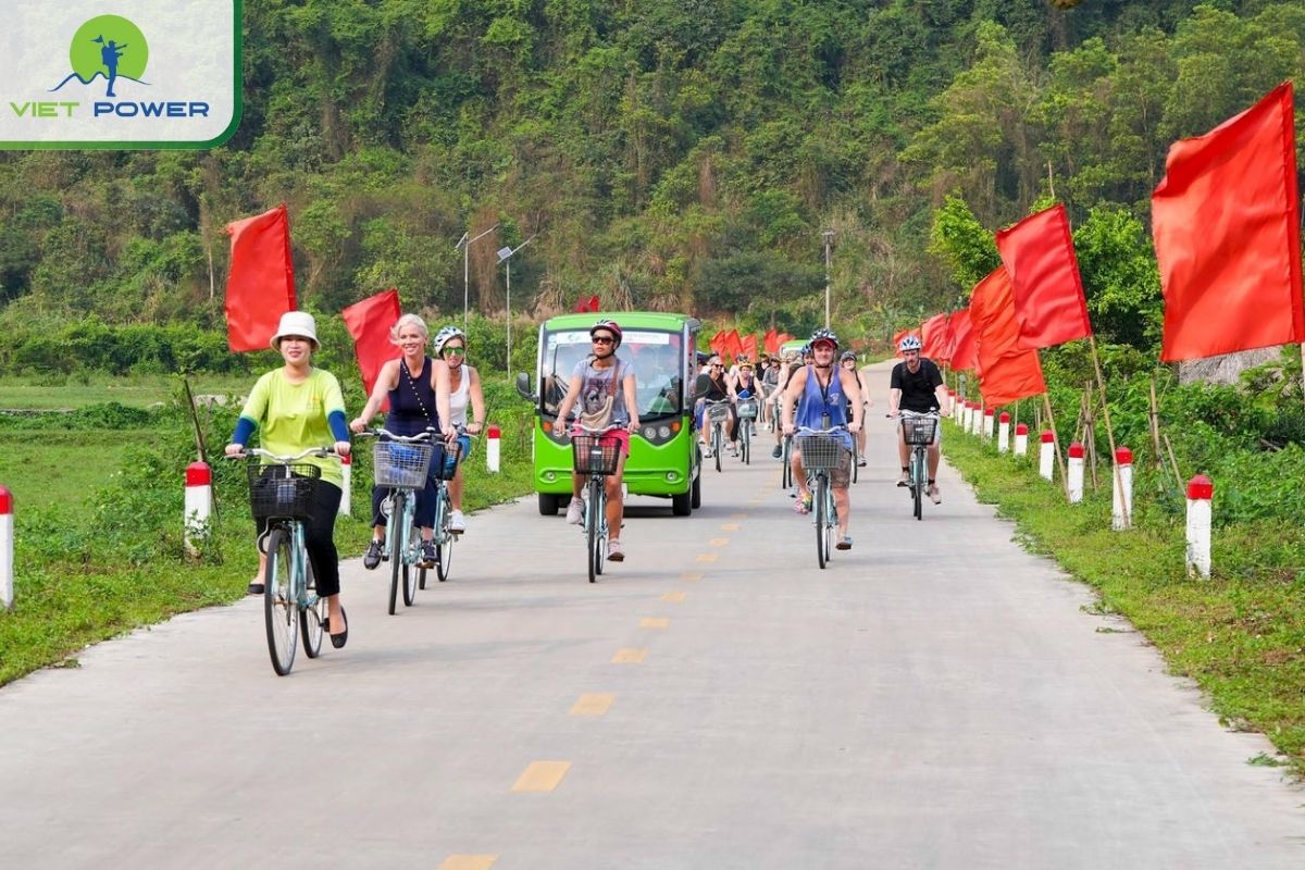 Excursion to Viet Hai Village by bike