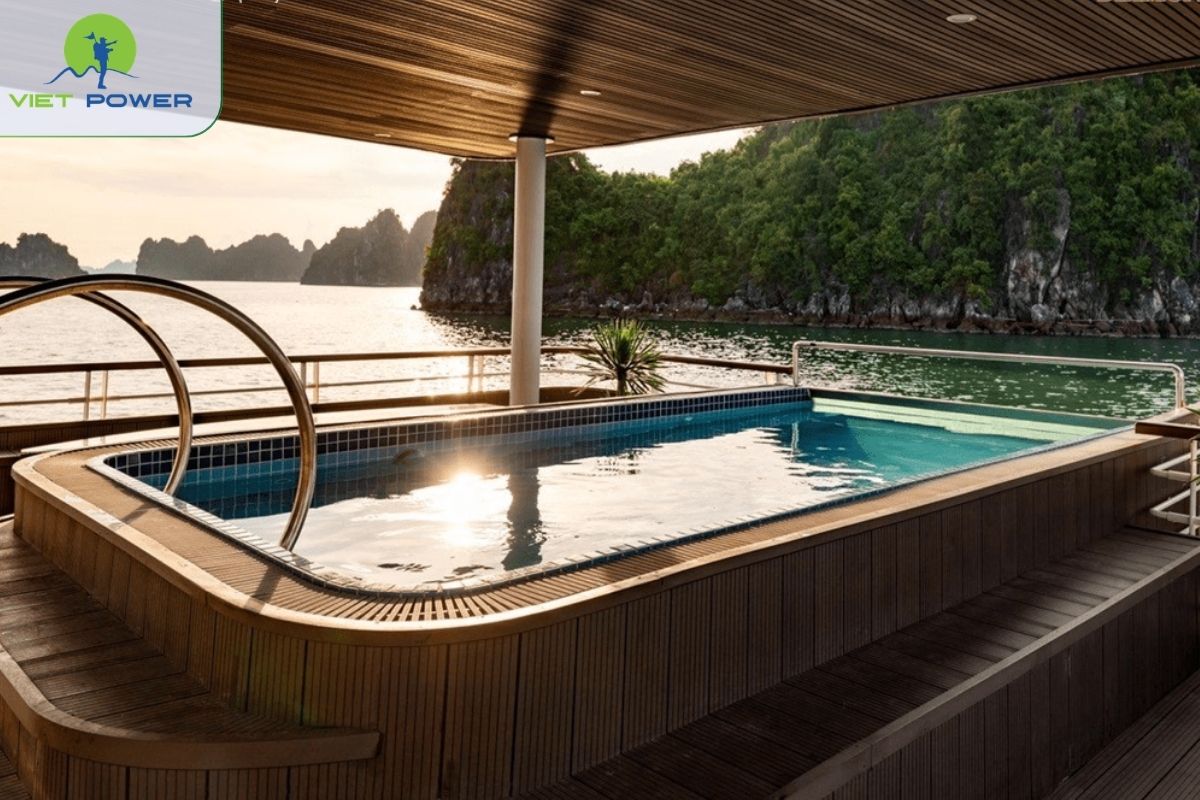 Outdoor Jacuzzi Pool