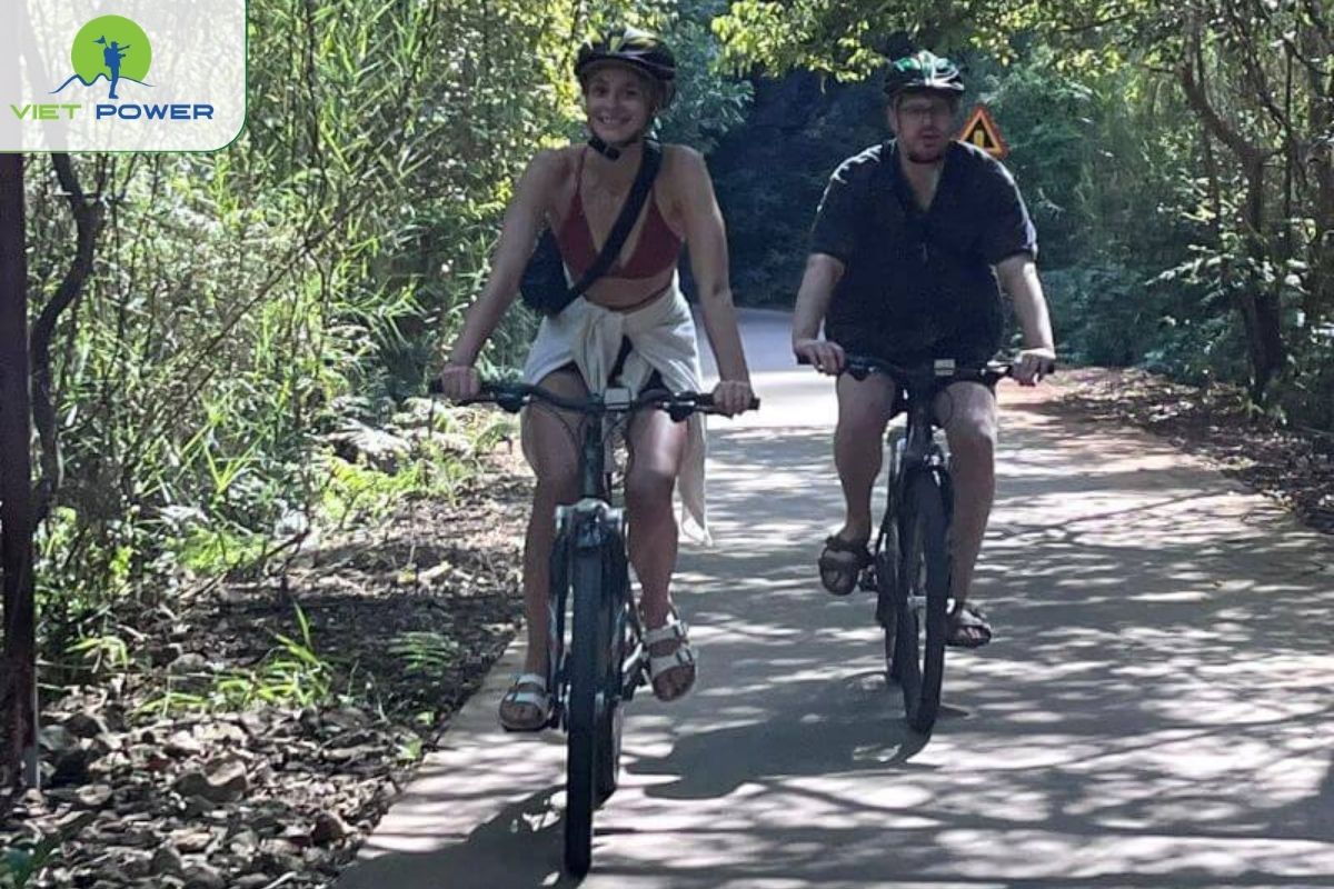 Cycling trip to Viet Hai Village