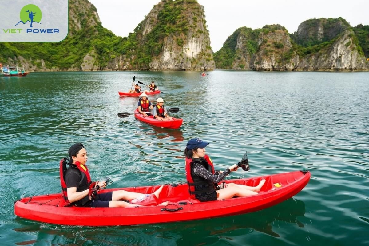 Kayaking at Cong Do area