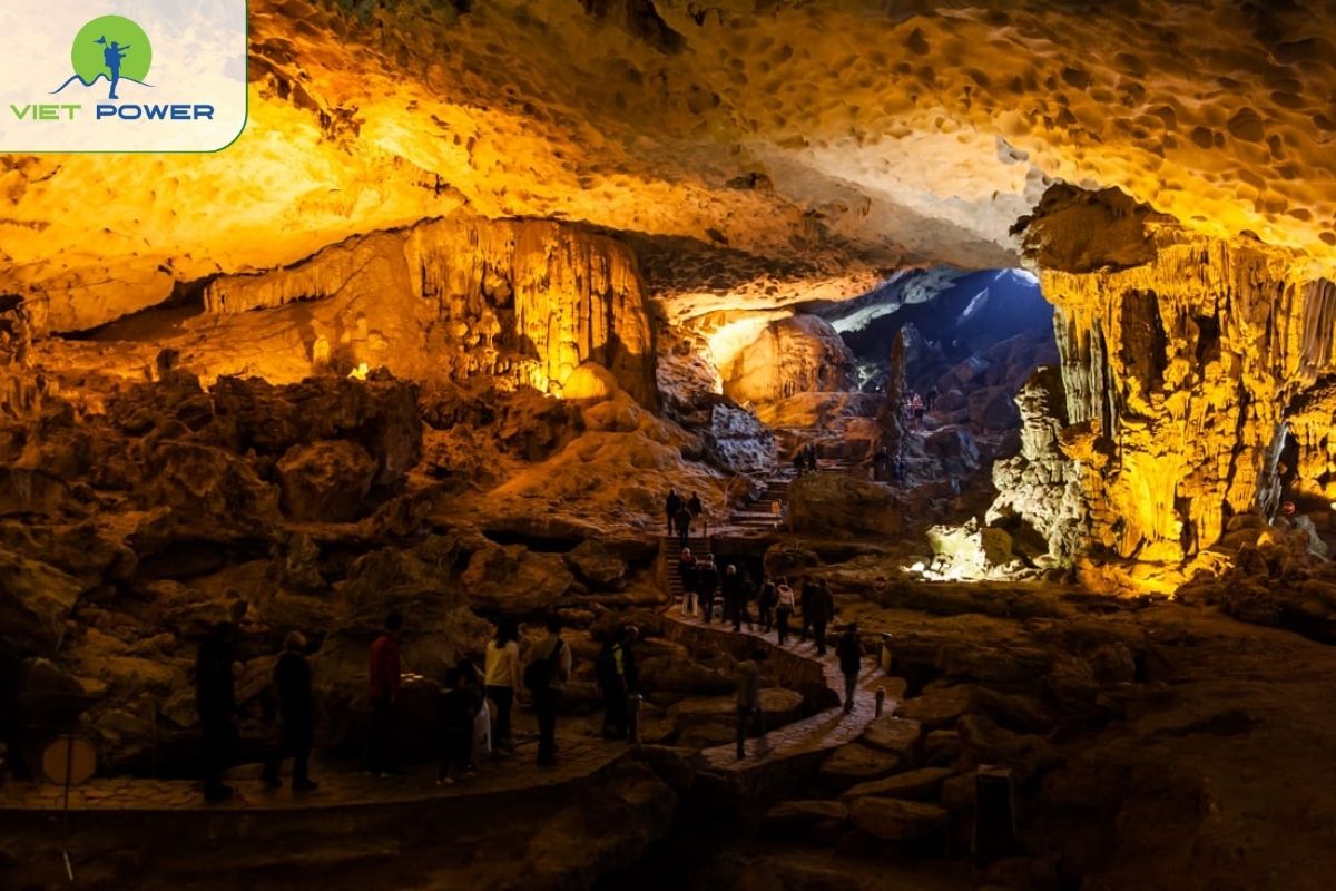 Guided walk in Surprise Cave