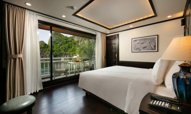 Family connecting Junior Suite