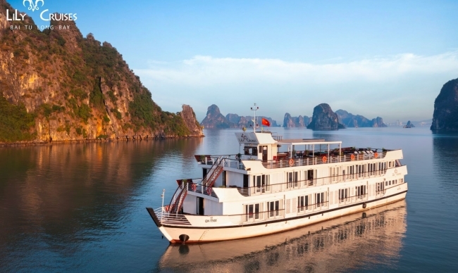 Hanoi - Tuan Chau Marina - Halong Bay - Luon Cave - Titop Island