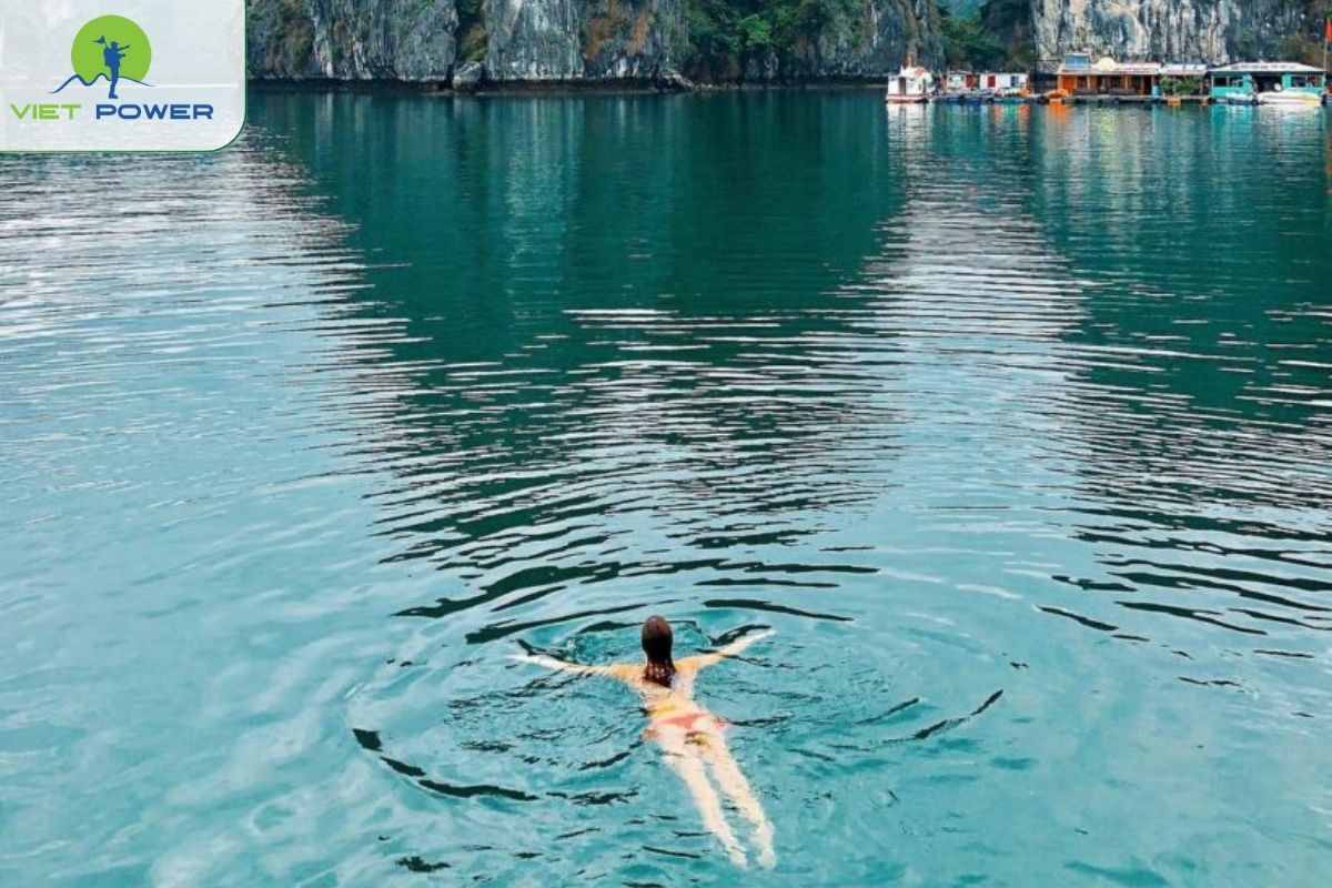 Swimming in Trà Báu 