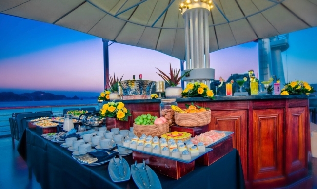 Enjoy live music at Piano Lounge