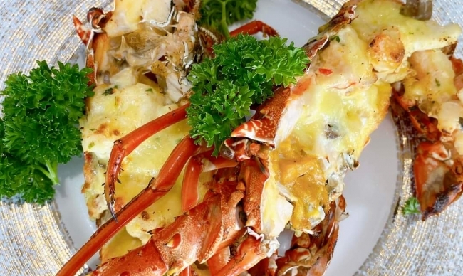 Finest cuisine menu at La Espacia floating restaurant