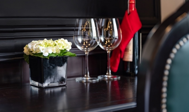 Senior Suite Private Balcony (1st desk)