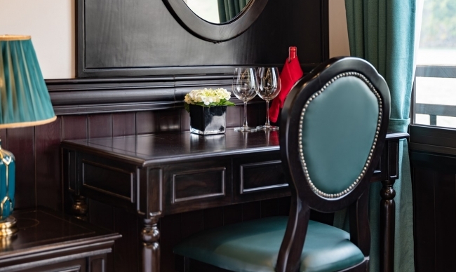 Senior Suite Private Balcony (1st desk)