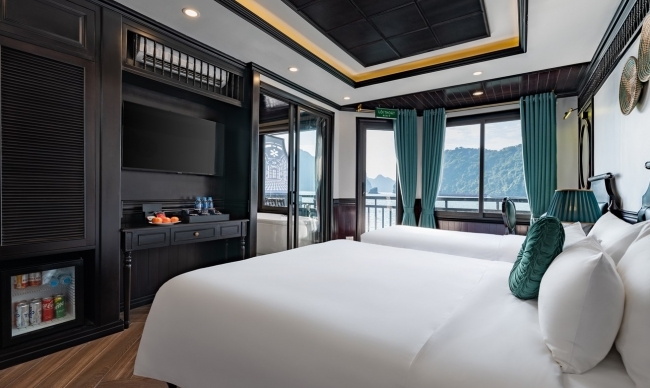 Triple Suite Private Balcony (1st desk)