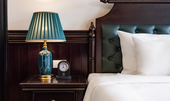 Senior Suite Private Balcony (1st desk)