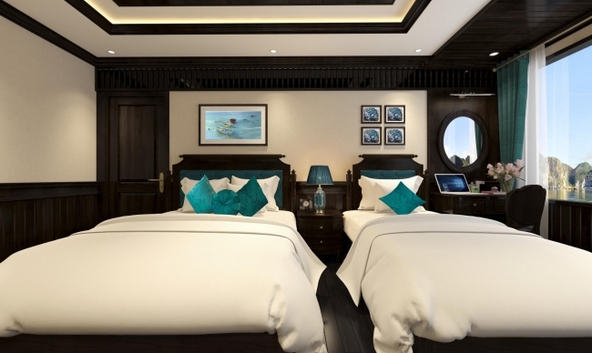 Triple Suite with private balcony (2nd desk)