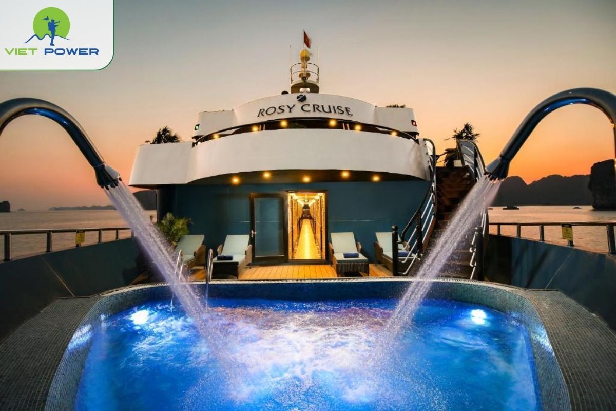 Seasonal Outdoor Jacuzzi on the 2nd deck