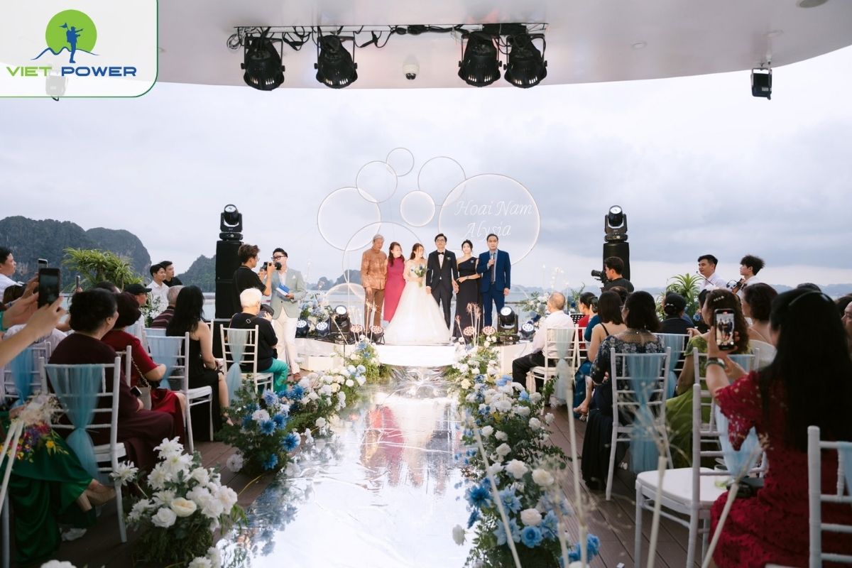 Yacht wedding Halong