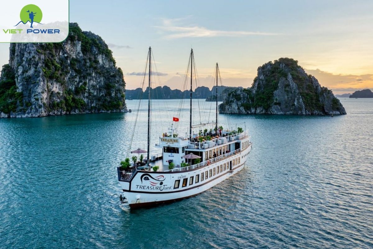 Treasure Junk Halong