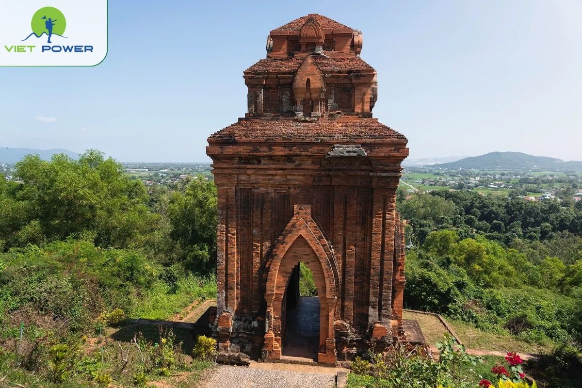Visit Banh It Towers