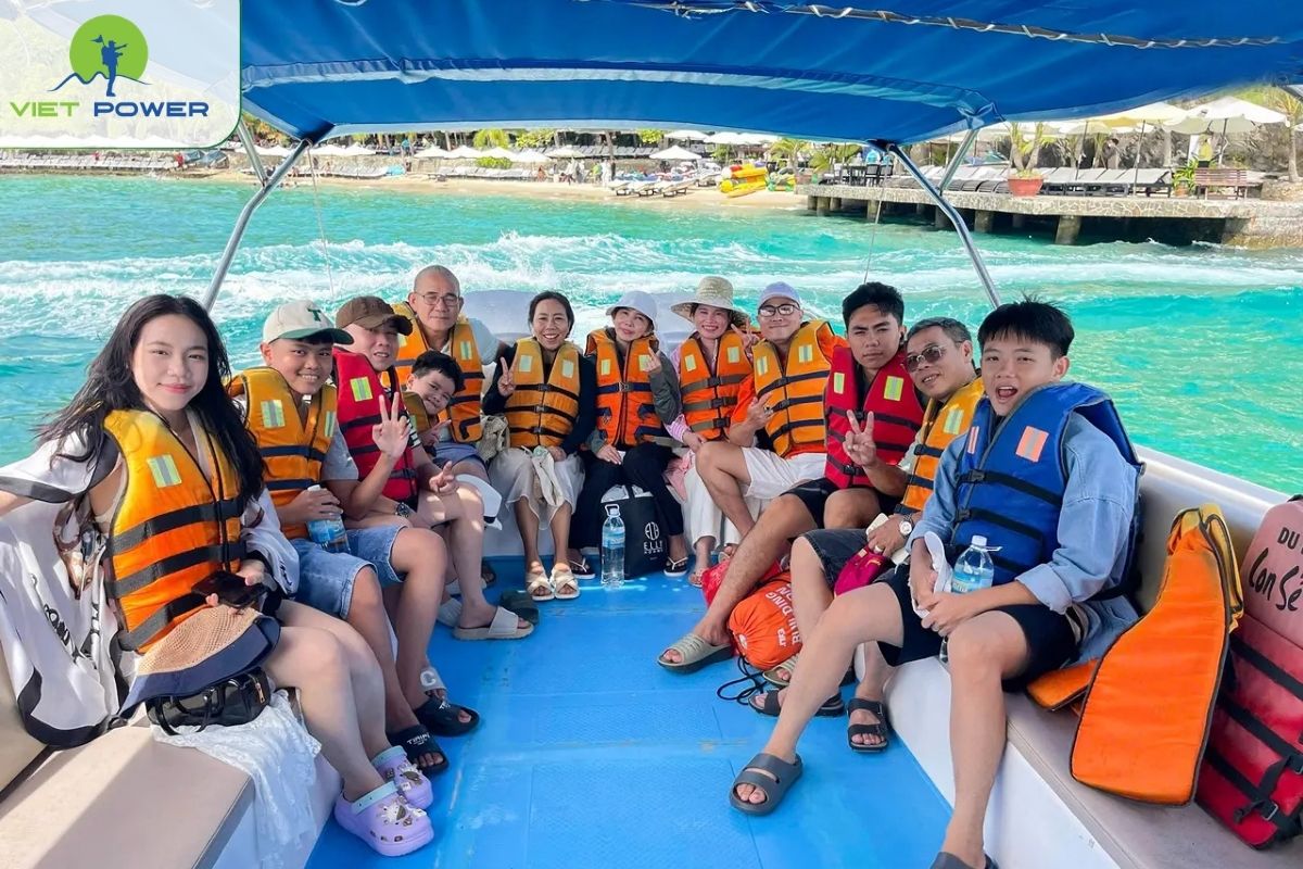 Join island hopping tours to Hon Mun, Hon Tam and Hon Tre